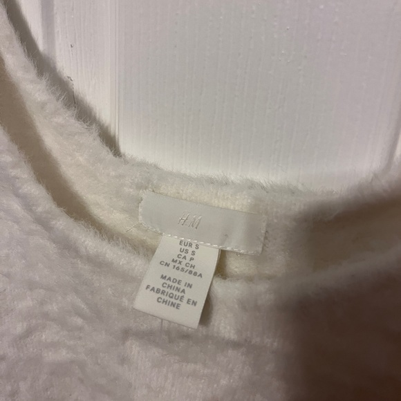 H&M fluffy crop top - Picture 2 of 3